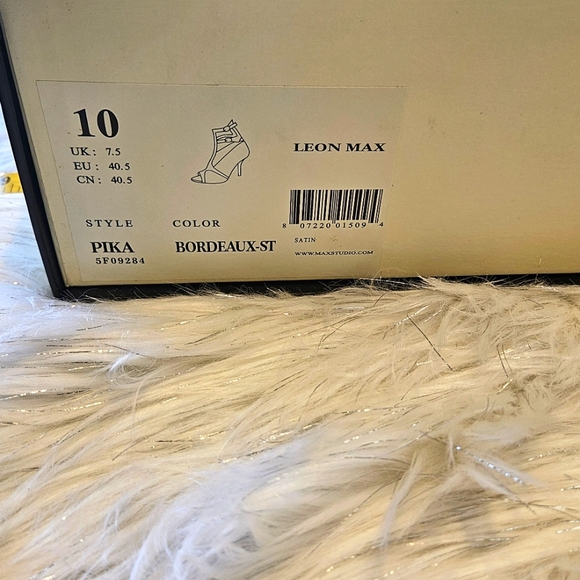 Here are your Sexy Red Shoes! - Picture 9 of 10